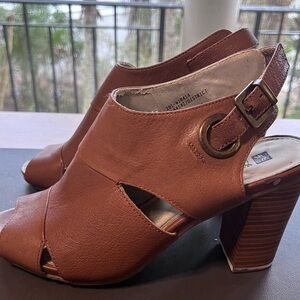 White Mountain District Block Heel Sandals, 8.5M, barely worn, lots of life left